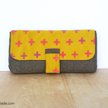 Charlie Clutch {Limited Addition} Charlie Clutch {Limited Addition}